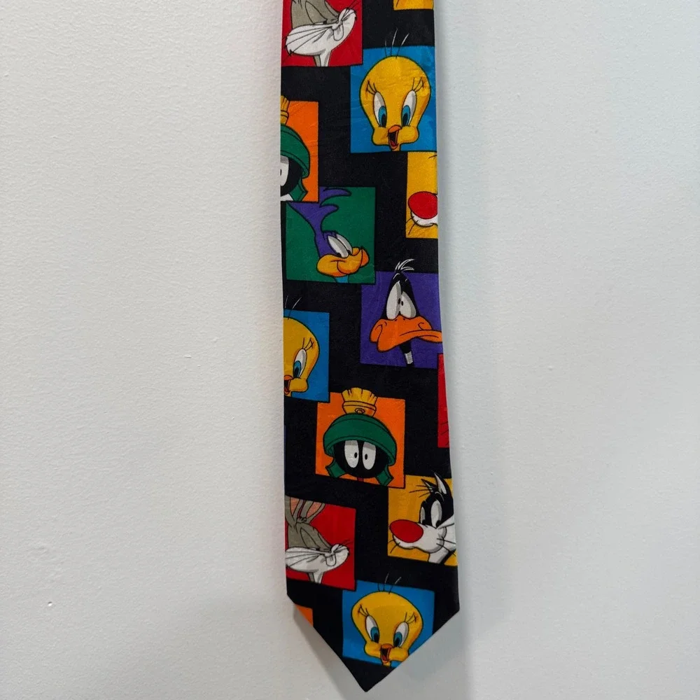 Looney Tunes Neck Tie Bugs Bunny Daffy Duck Sylvester Tweety Bird 1993‎